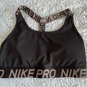 Nike Women's Classic T-Back Padded Sports Yoga Bra, Black, Medium